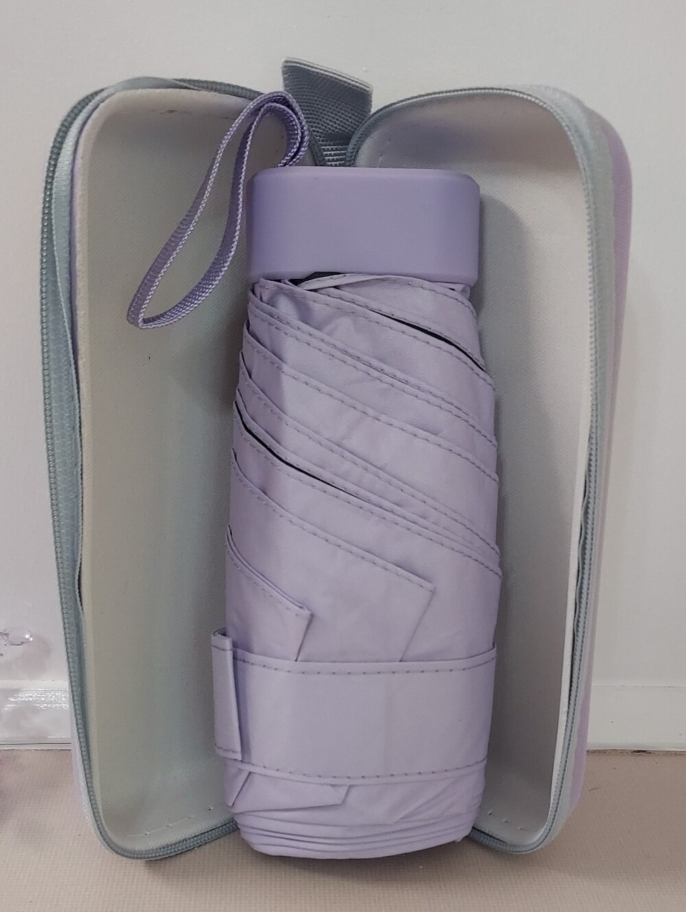 Compact Lavender Travel Umbrella with Carry Case - Picture 5 of 9